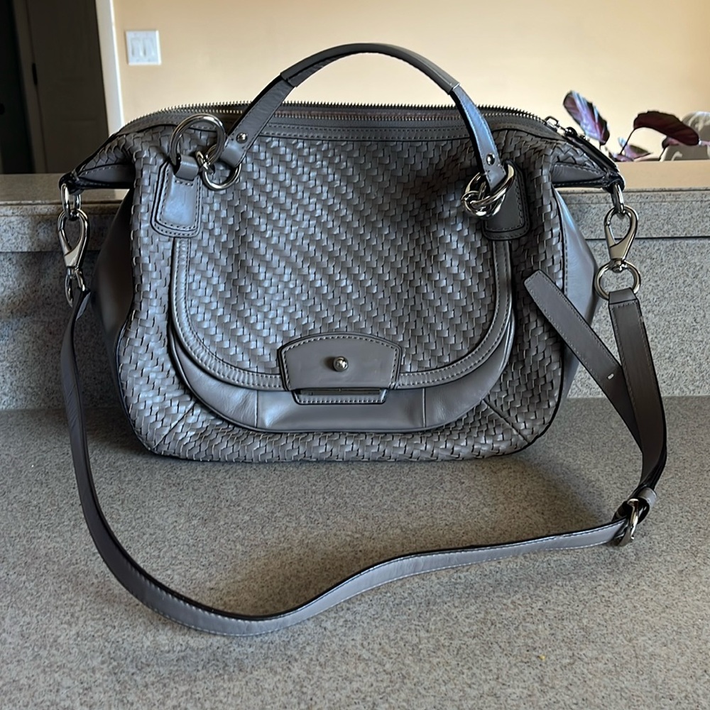 Coach crossbody, great condition, no rips or tears, no marks, 13L 12H 3 1/2 W